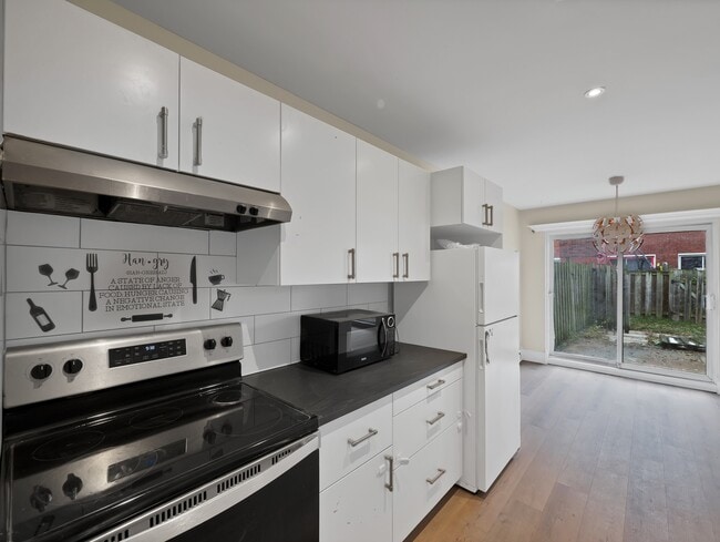 Building Photo - 2623 King St E