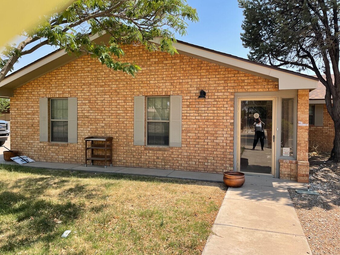 Primary Photo - Pet Friendly property!