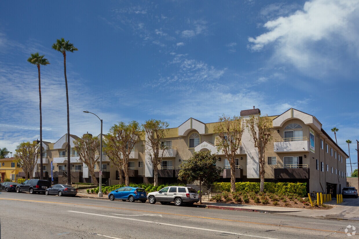 Crenshaw Townhouse Apartments in Los Angeles, CA Westside Rentals