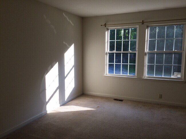 living room - 4717 Roop Rd