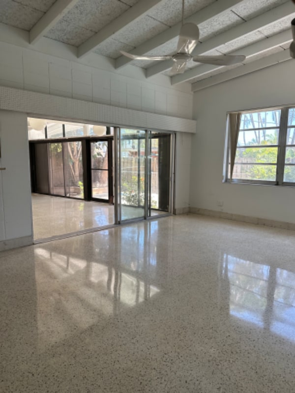 Building Photo - 7512 W Lake Dr