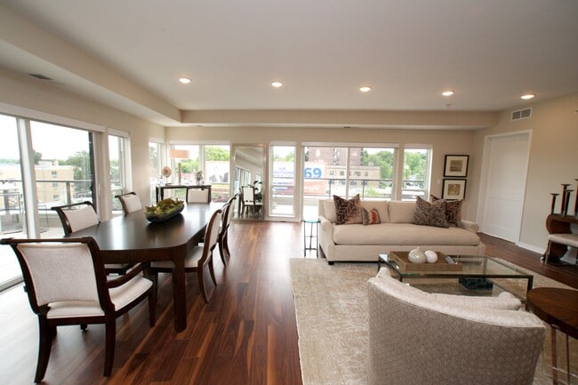 Building Photo - Linden43