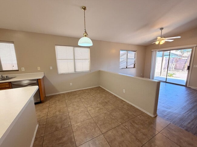 Building Photo - 3/2 Single story Avondale Home *Custom Paint* & Carpet in Beds Only!
