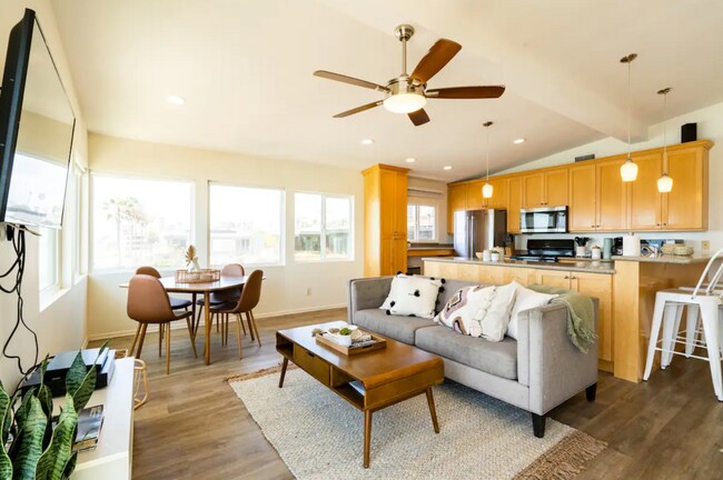 Building Photo - 216 Rosemont St