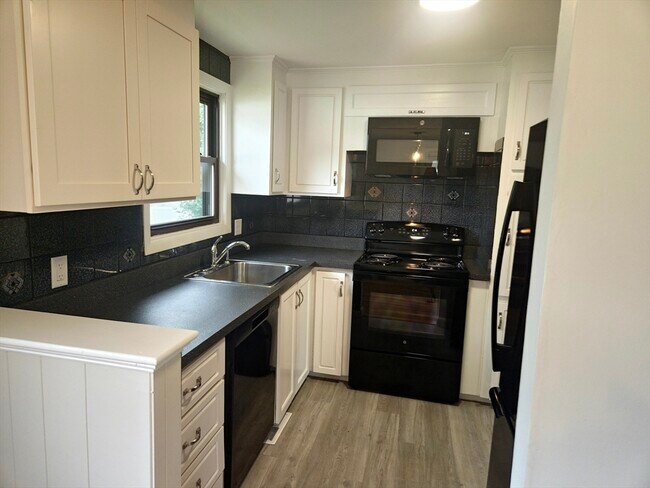 Building Photo - 10 Brantwood Ln