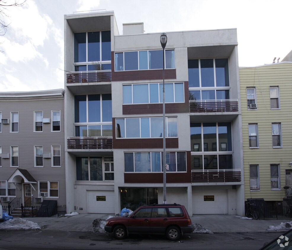 Building Photo - 190 Green St