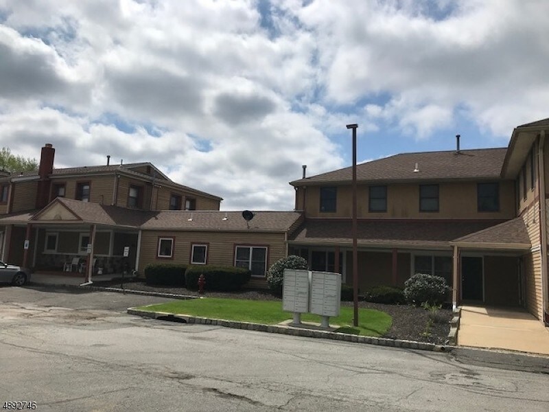 Primary Photo - 100 Quarry Rd