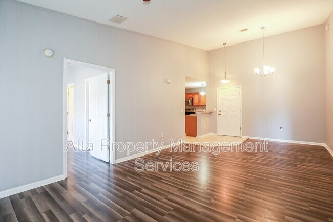 Foto del edificio - 6860 Skaff Ave