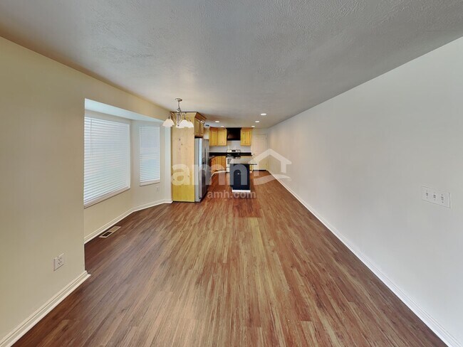 Foto del edificio - 1666 W 9685 S