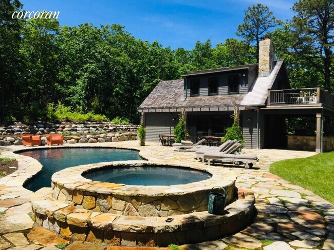 Building Photo - 850 Old Sag Harbor Rd
