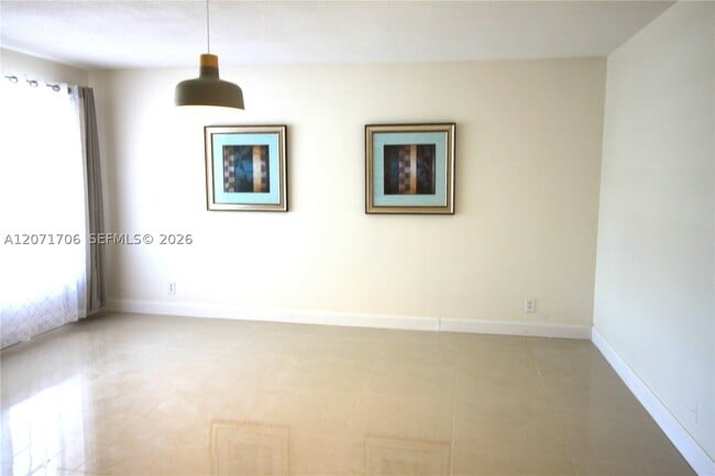 Building Photo - 2166 NE 56th St