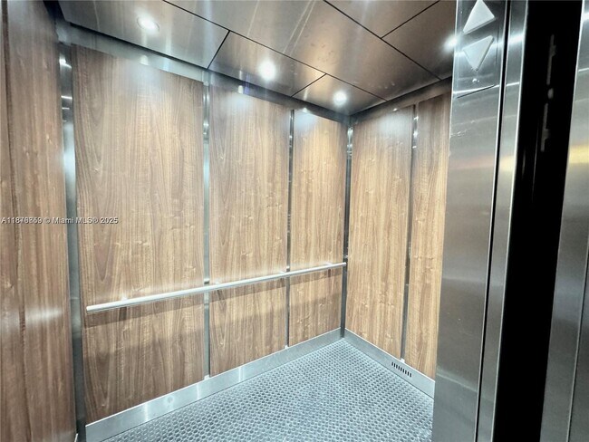 Foto del edificio - 2401 Riverside Dr