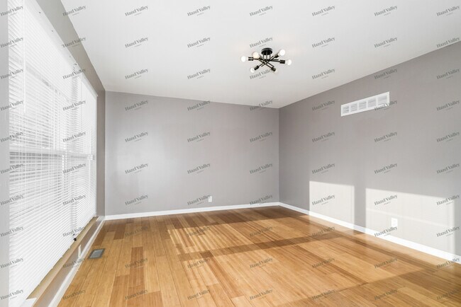 Foto del edificio - 695 Starlet Dr