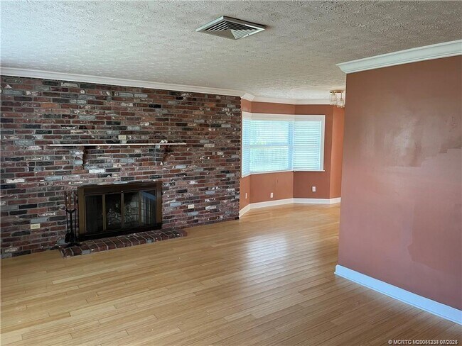 Foto del edificio - 2327 NE 16th Ct
