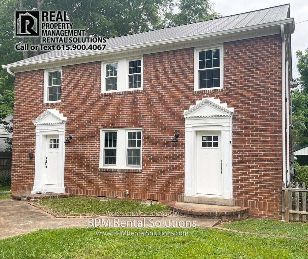 Primary Photo - 2BD/1BA duplex-Walk to MTSU! Water & lawnc...