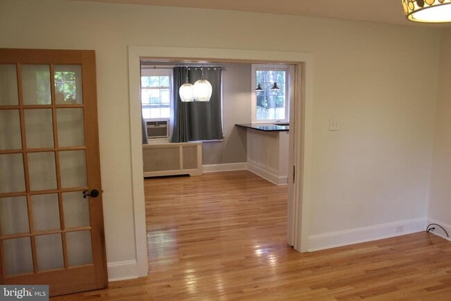 Building Photo - 744 Rydal Rd
