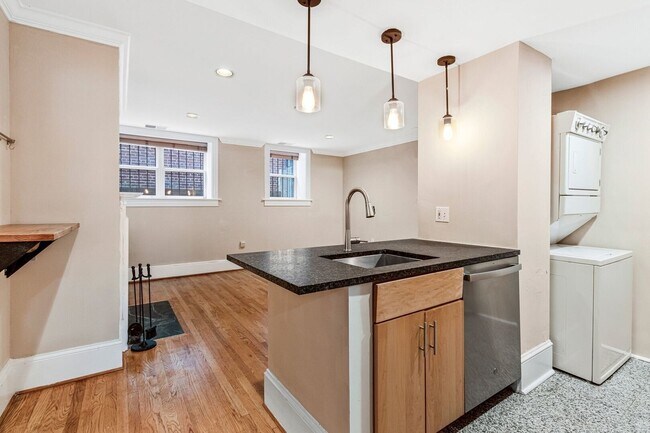 Foto del edificio - 1807 California St NW