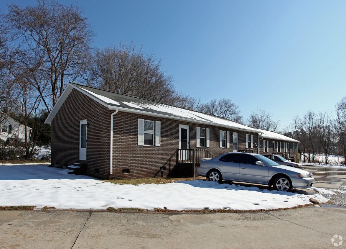 Primary Photo - 205 Dacotah St