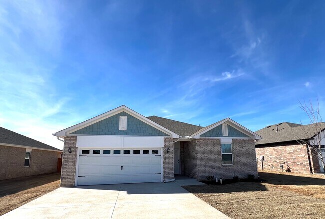 Photo - 3 Bedroom 2 Bathroom 2 Car Garage Home in ...