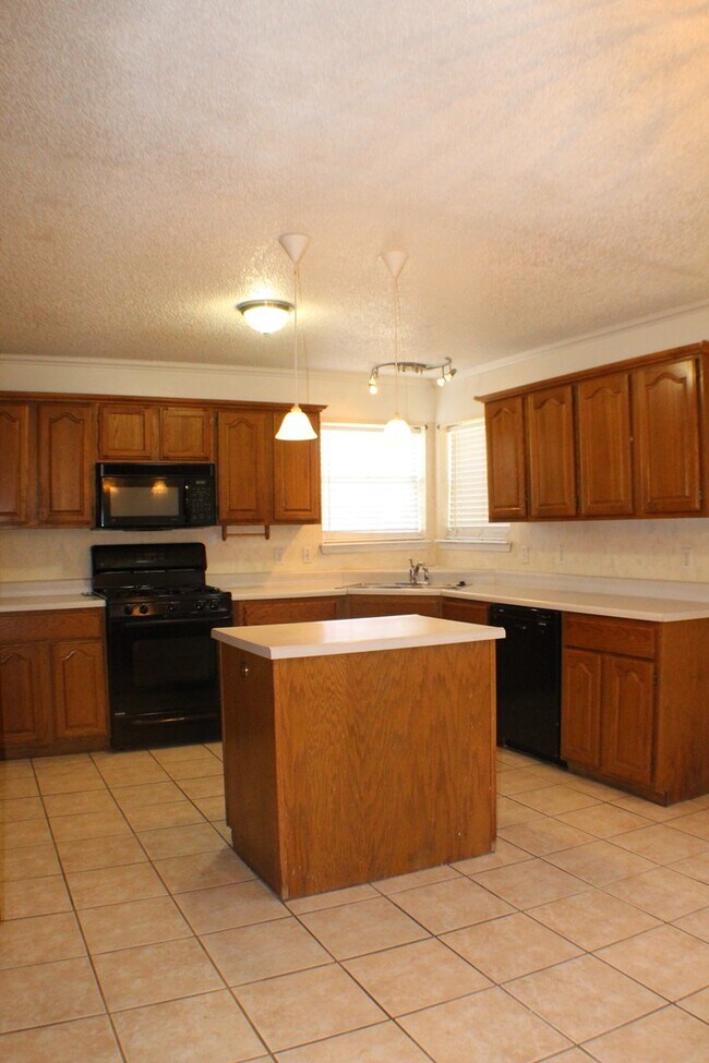 Building Photo - 4 bedroom in Broken Arrow!!