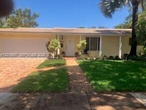 Building Photo - 6325 Miami Lakeway S