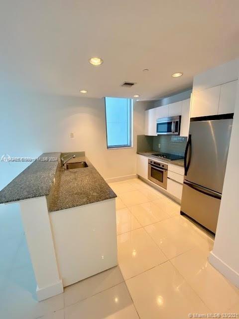 Building Photo - 1050 Brickell Ave