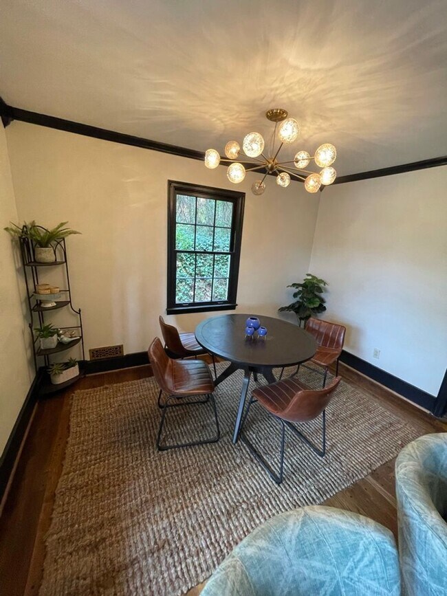 Foto del edificio - Home For rent In East Lake!!! Available to...