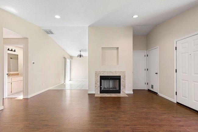 Building Photo - 3918 SE 52nd Ave