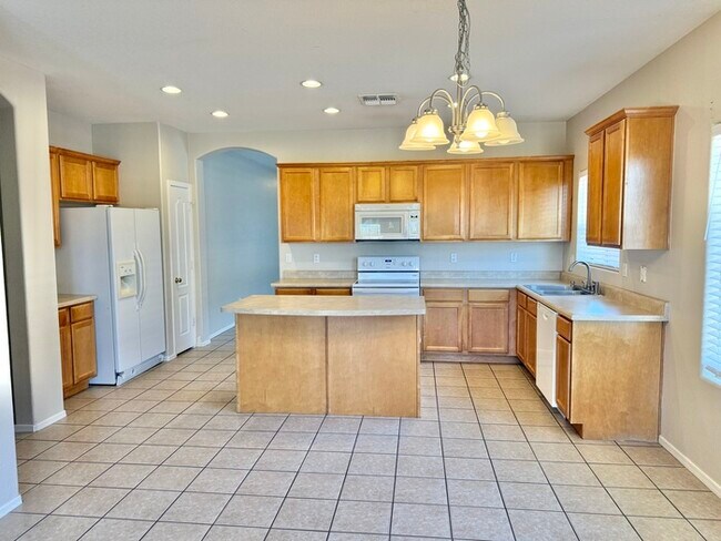 Foto del edificio - Fantastic 4-Bedroom, 2-Bathroom home For Rent in Avondale!