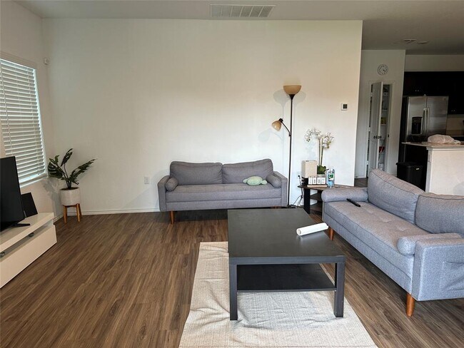 Foto del edificio - 2524 Forgetmenot Ln