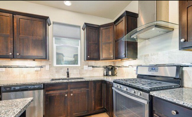 Foto del edificio - 2133 Lambic St