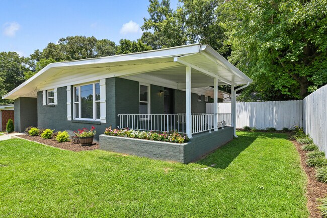 Building Photo - 374 Oak Dr SE