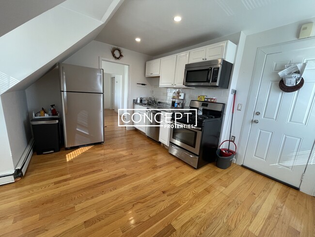 Foto del edificio - 648 Columbia Rd