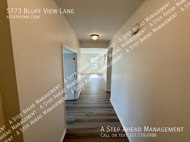 Foto del edificio - 5773 Bluff View Ln