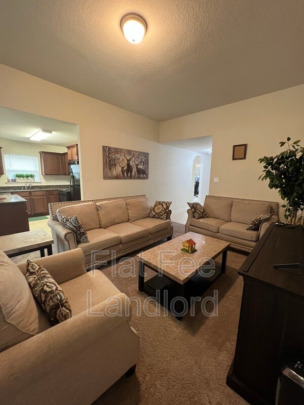 Foto del edificio - 2331 Golden Brandy Ln