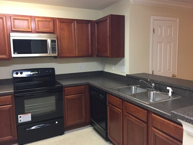 Foto del edificio - 3 bedroom townhouse in the desired Avalon Park