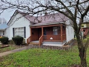 Building Photo - 1121 Elm St