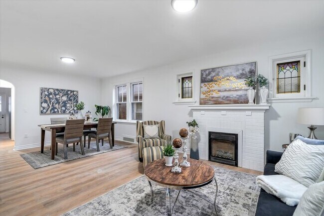 Foto del edificio - 5741 Walsh St