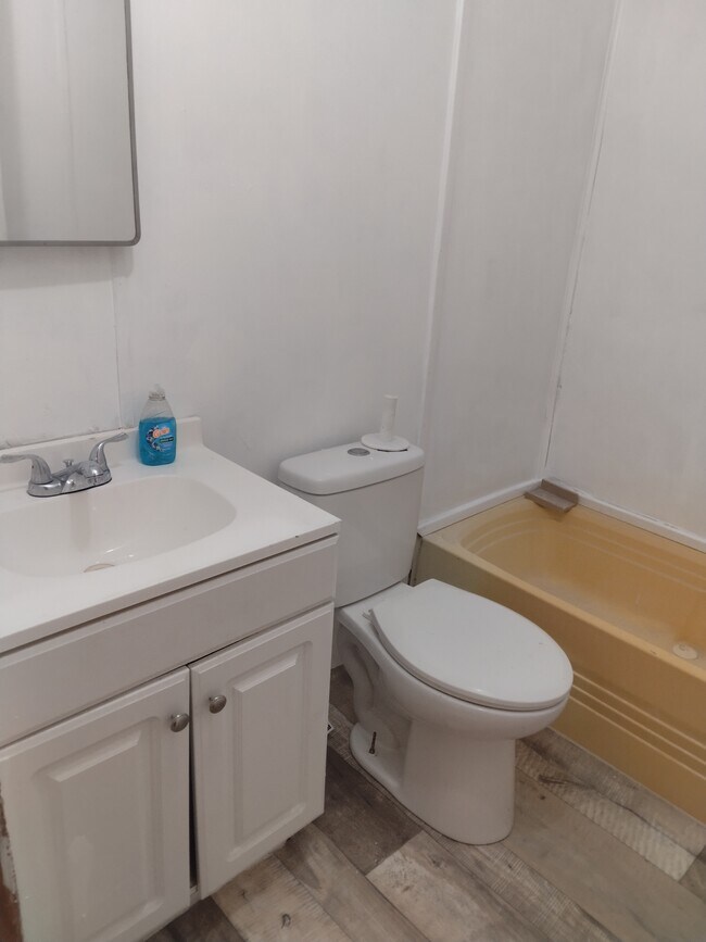 Foto del edificio - 7495 Cedar Creek Rd