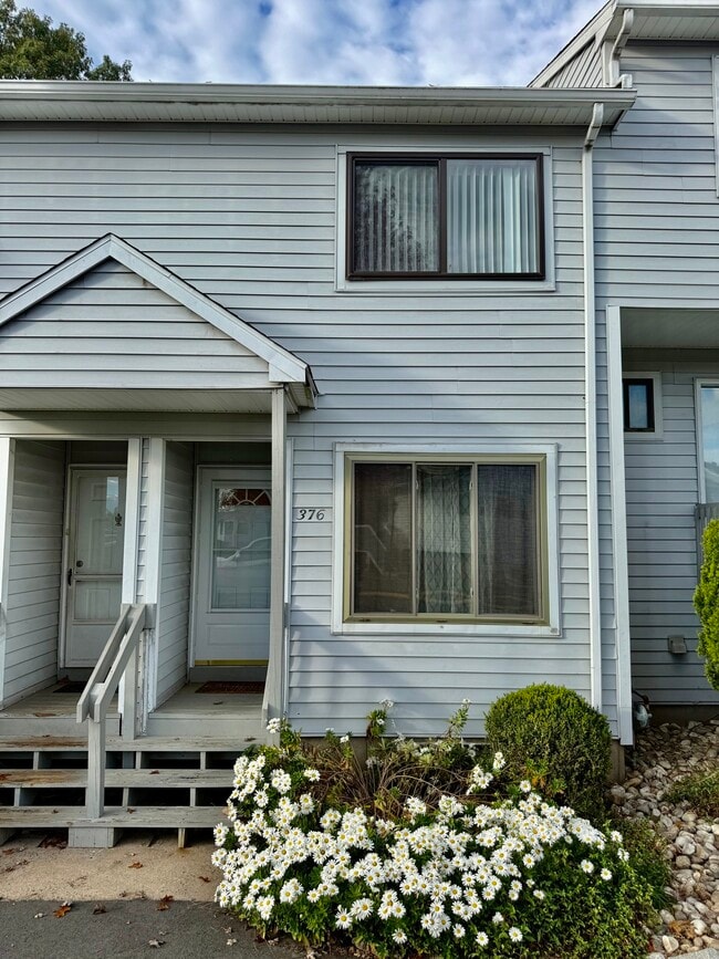 Building Photo - 376 Cypress Rd