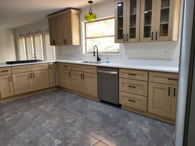 Foto del edificio - 2219 Dartmouth Rd