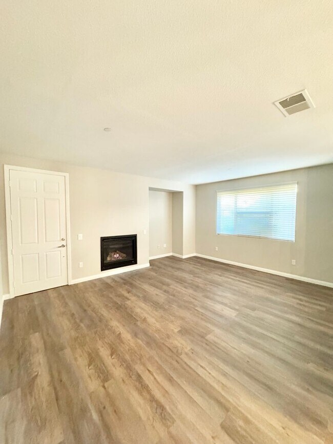 Foto del edificio - 12336 Hollyhock Dr