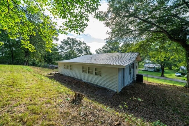 Building Photo - Newly Renovated 4BR Home- Move in Ready!