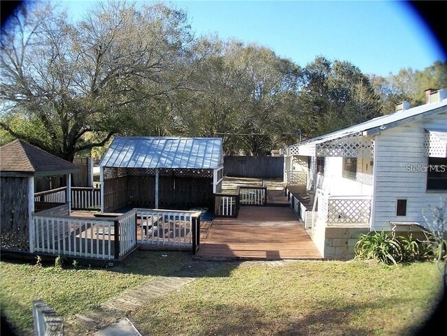 Foto del edificio - 33753 Camerton Rd