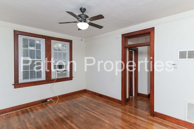 Building Photo - 822-824 Cedar Terrace - Inside CofC - R164...