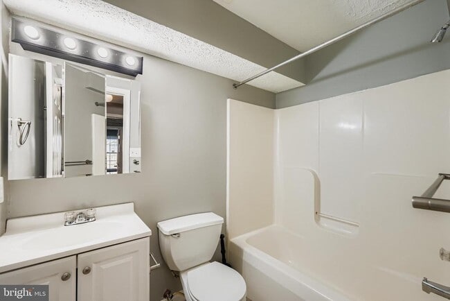 Building Photo - 2209 Bluegrass Heights Ct
