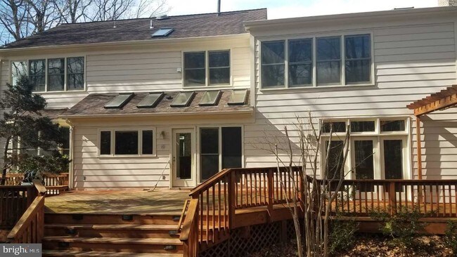 Building Photo - 8975 Home Guard Dr