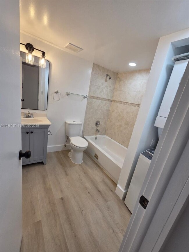 Building Photo - 10023 Winding Lake Rd