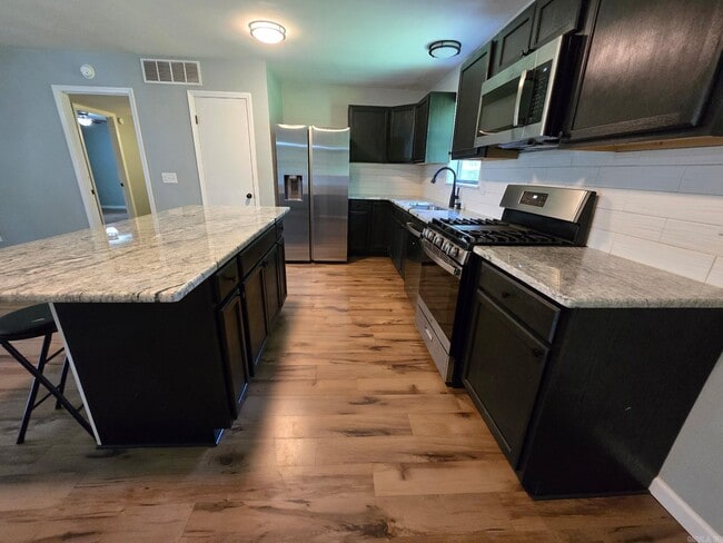 Foto del edificio - 6637 Grayson Dr