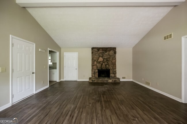 Building Photo - 4554 Cresant Ln